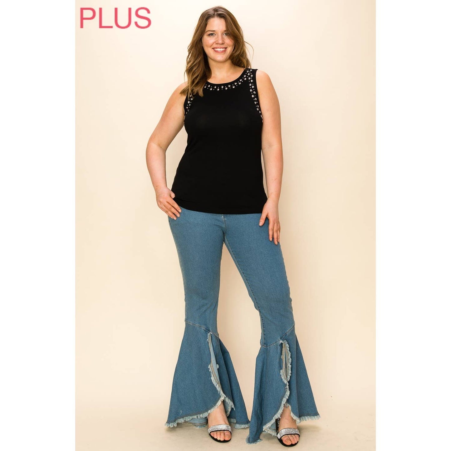 VOCAL - CURVY SLEEVELESS TOP WITH STUDS