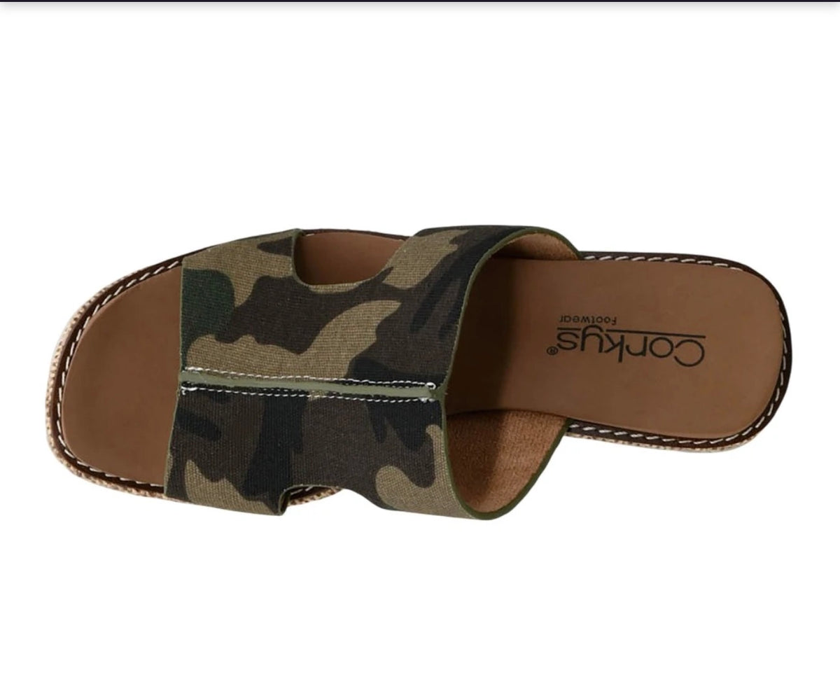Kiss N Tell Camo Weege