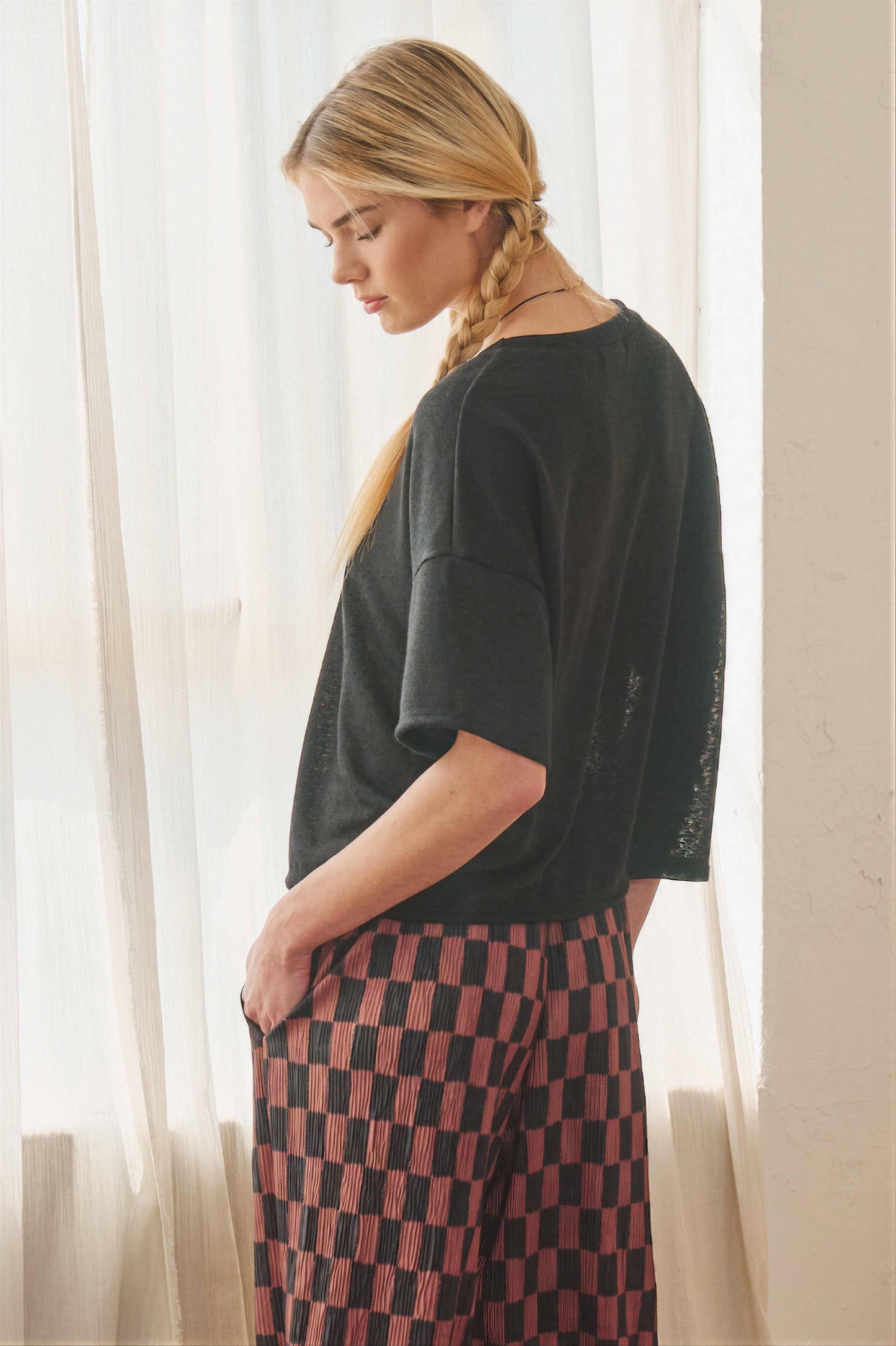BLACK SHEER CROPPED SHORT SLEEVE TEE