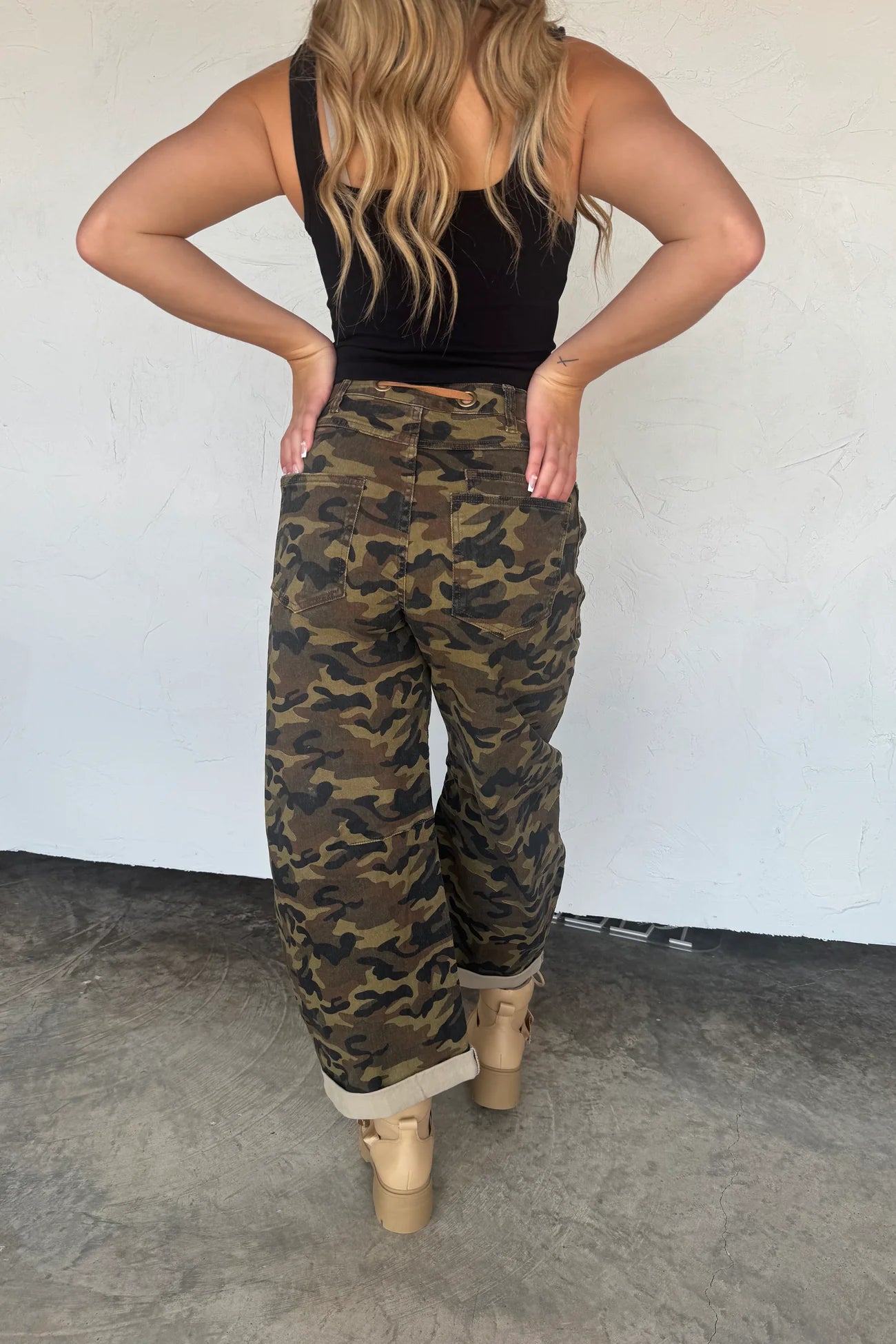 BROGAN CAMO BARREL JEANS