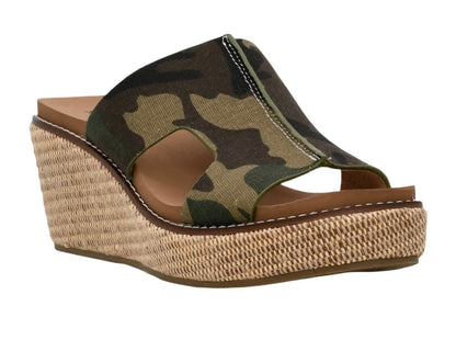 Kiss N Tell Camo Weege